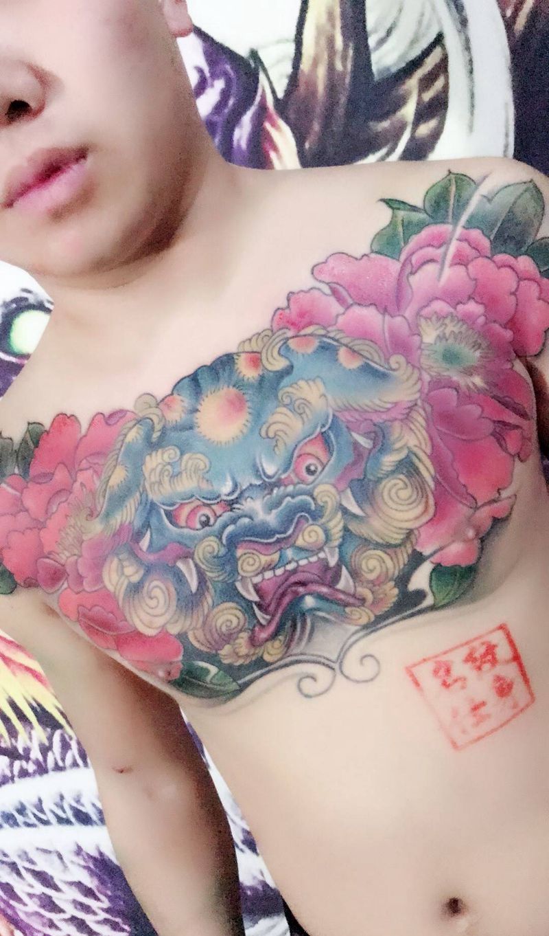 唐狮花胸纹身图片