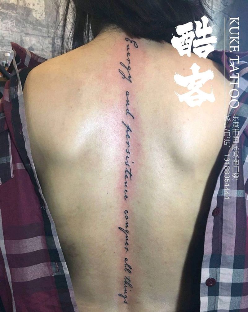 后背字母纹身图片