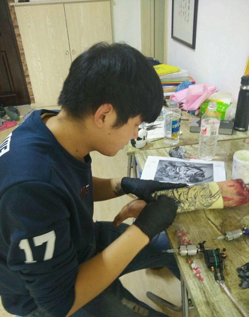 招收纹身、美术学员纹身图片