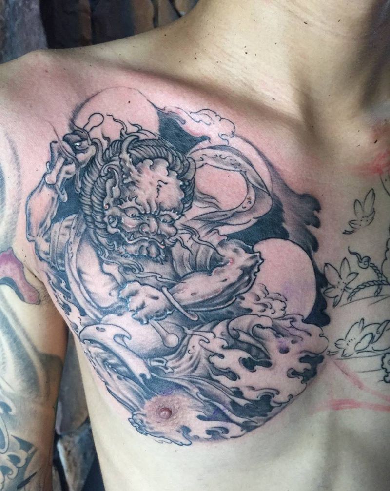 胸部纹身纹身图片