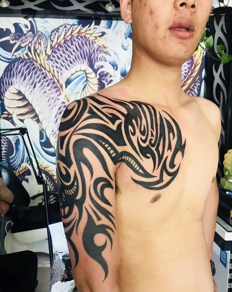 图腾半甲纹身图片