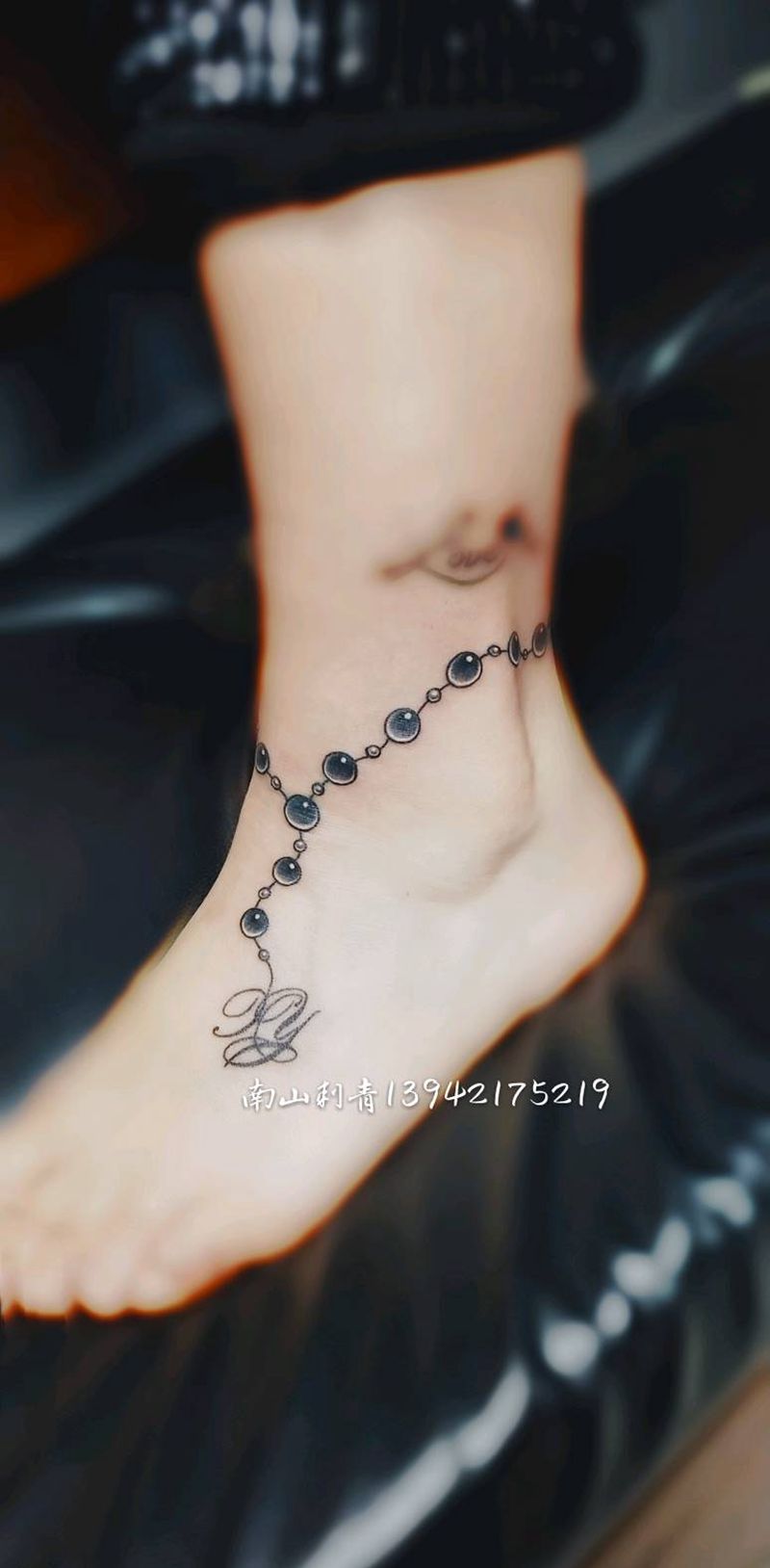 脚链纹身图片_脚部腿部欧美写实几何纹身图案