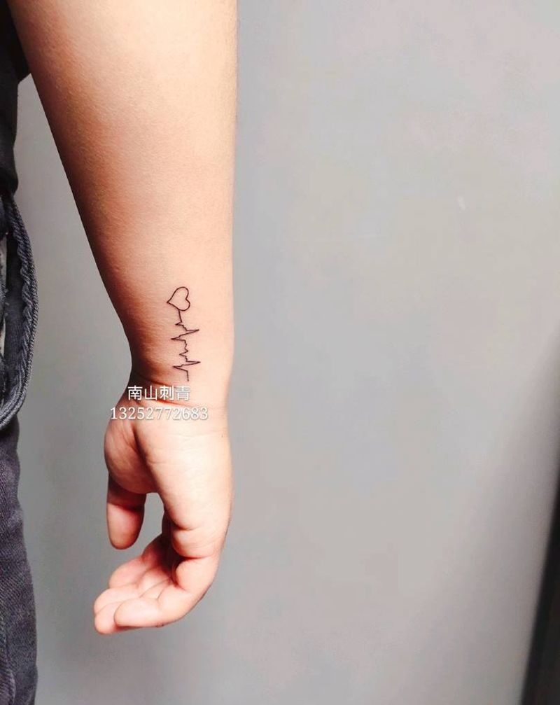 小小兔纹身图片_手部手臂图腾花体字纹身图案