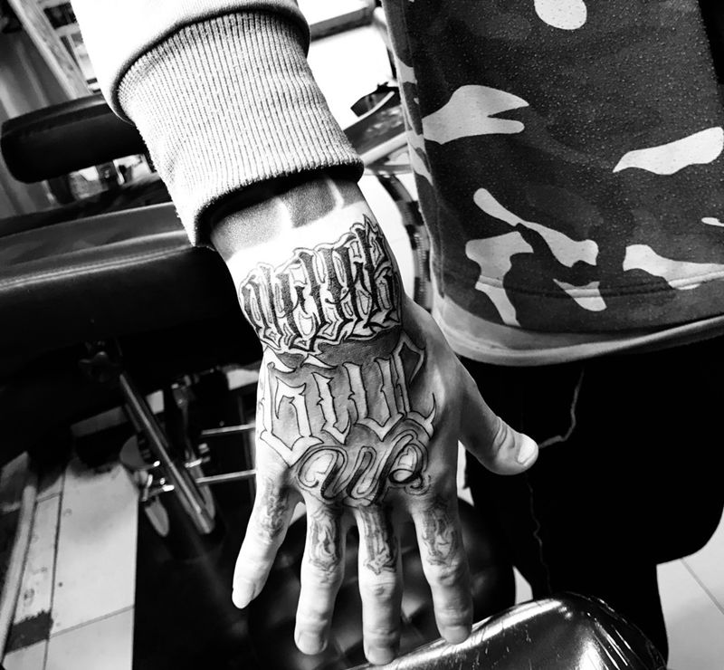 永不放弃纹身图片