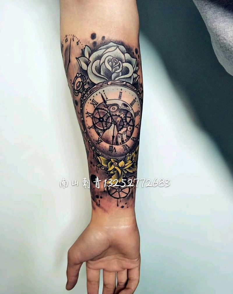 写实怀表纹身图片_手部手臂欧美写实New School纹身图案
