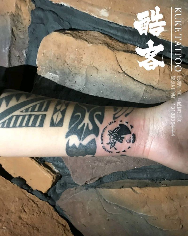 手腕图腾纹身图片