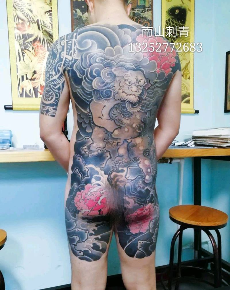 老传统 唐狮纹身图片_背部臀部老传统新传统唐狮纹身图案