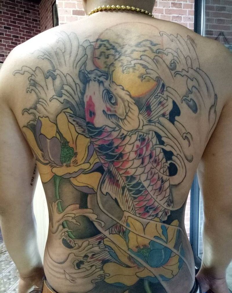 锦鲤纹身图片_背部传统动物成品纹身图案