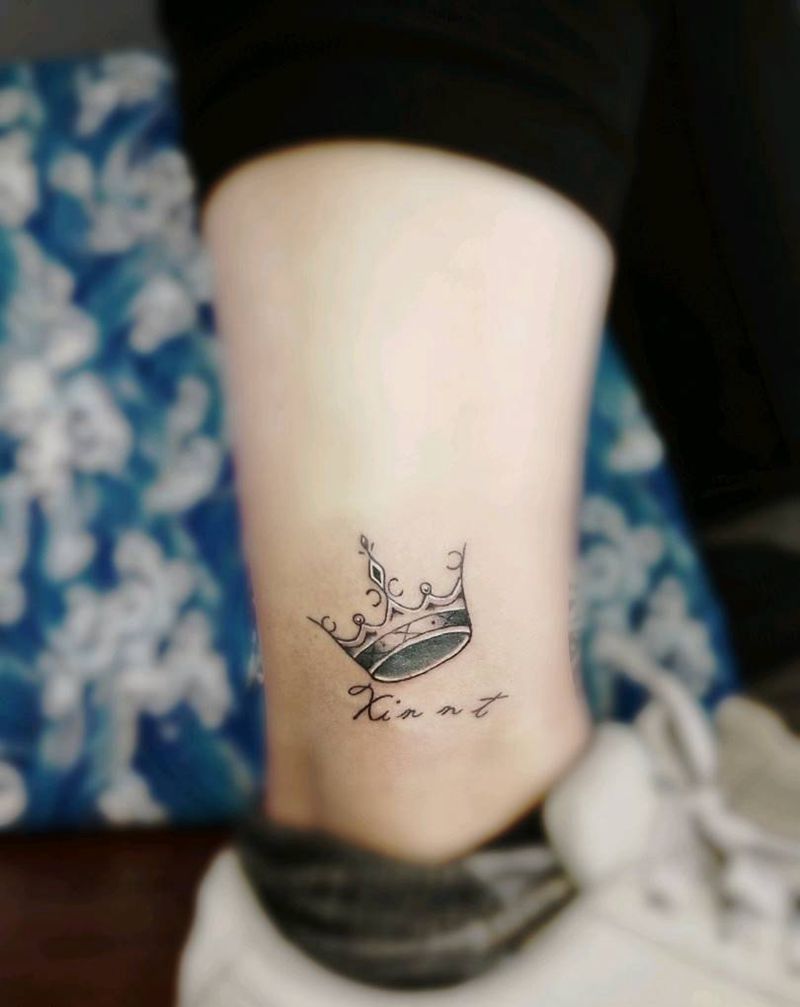 King纹身图片_脚部腿部点刺花体字纹身图案