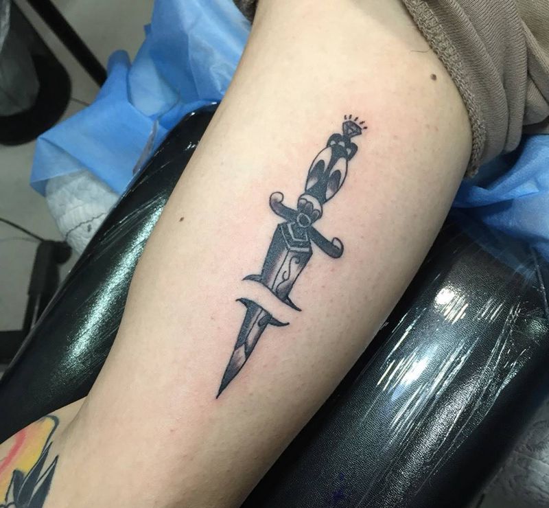 匕首纹身图片