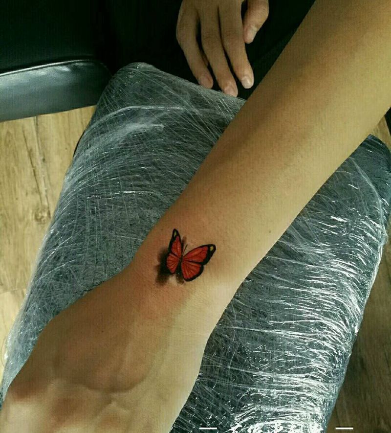 3D写实版蝴蝶纹身图片