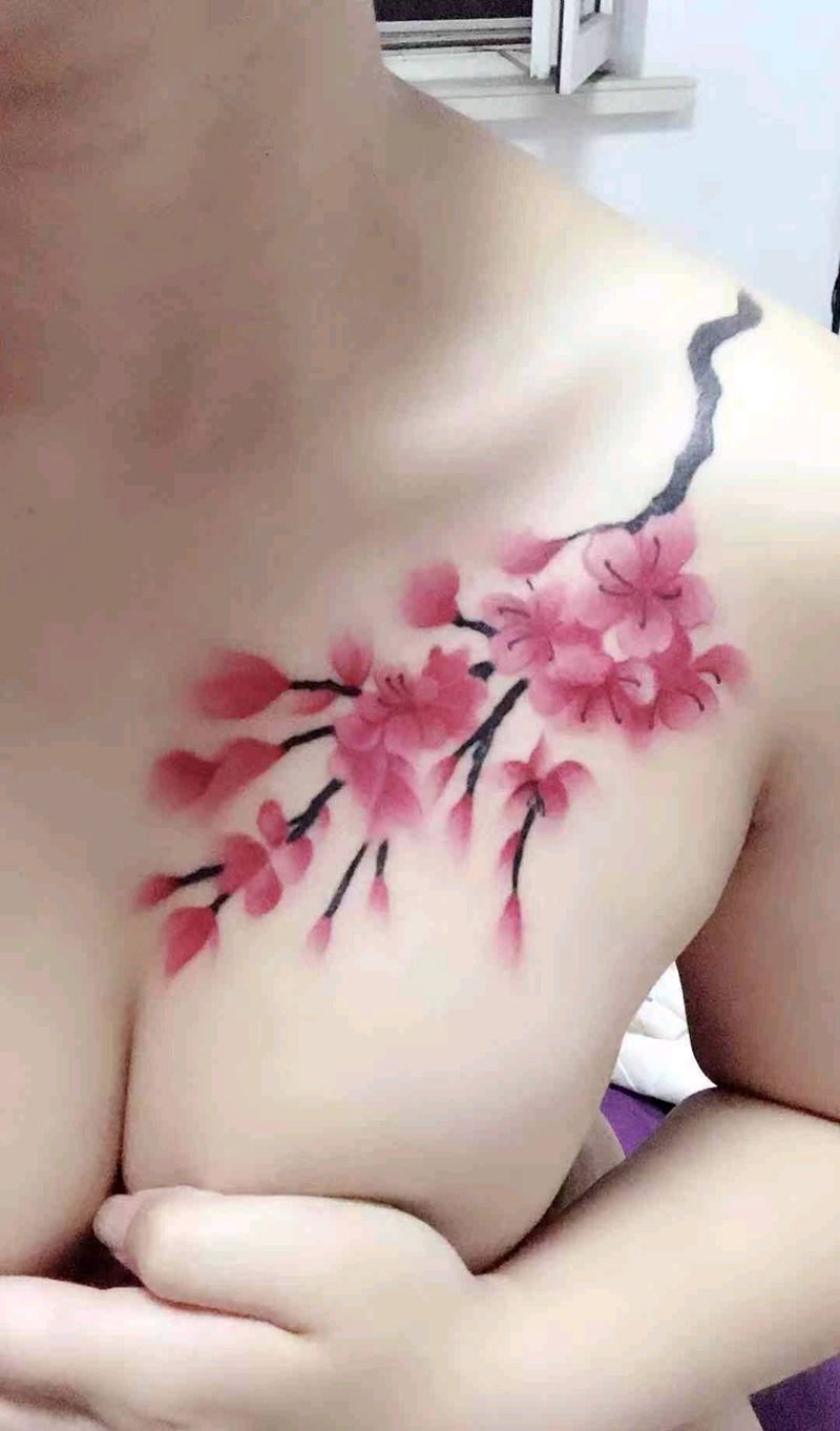 梅花纹身图片_肩部水墨纹身图案