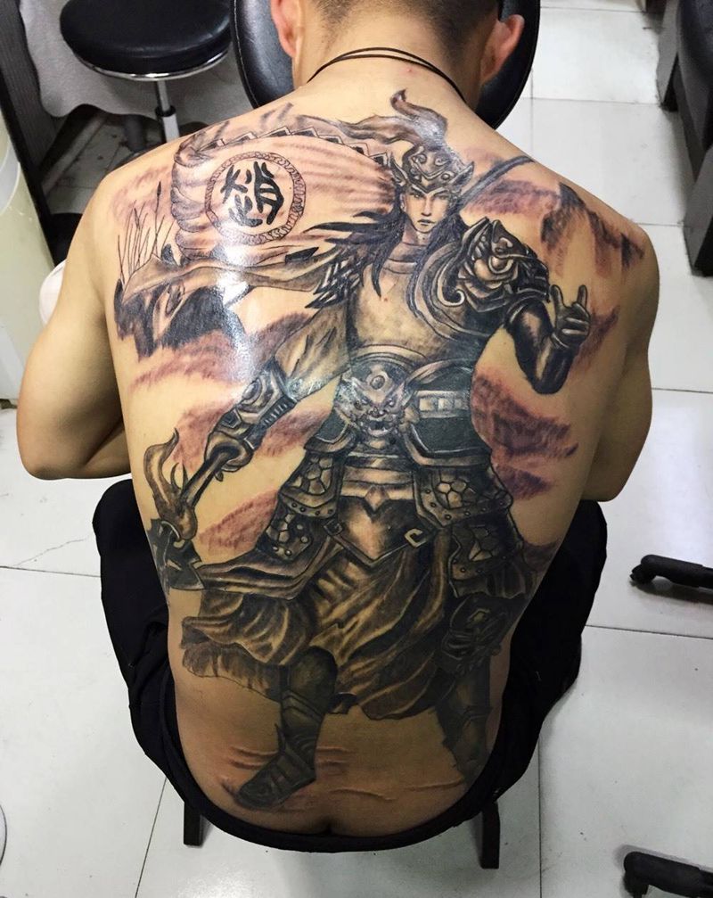 结痂中纹身图片