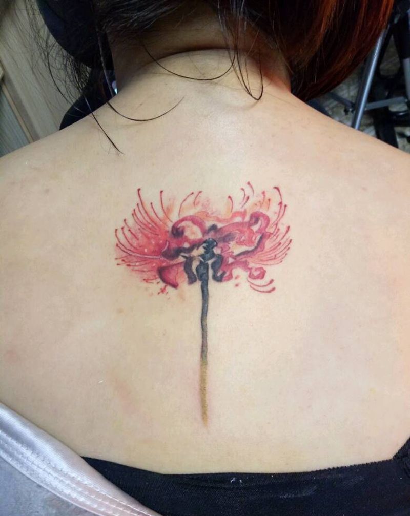 水彩风格彼岸花纹身图片_背部传统植物成品纹身图案