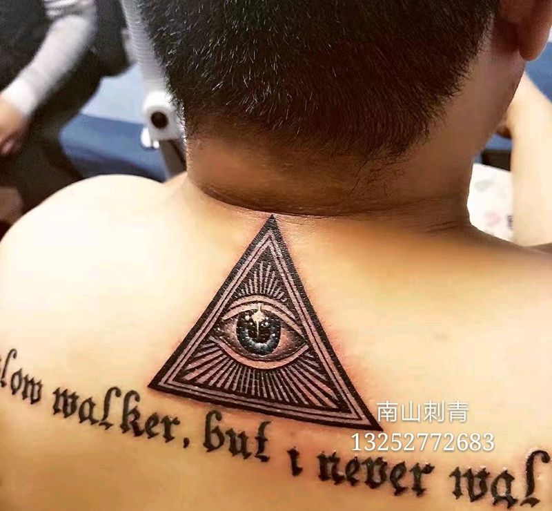 上帝之眼纹身图片_背部手臂Old SchoolNew School纹身图案