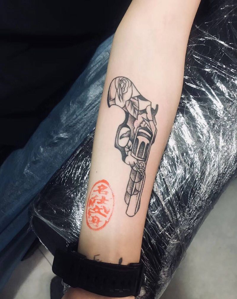 枪纹身图片