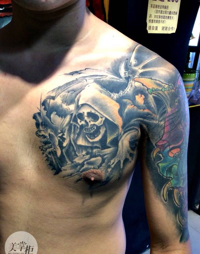 欧美纹身图片_欧美鬼神肩部纹身图案