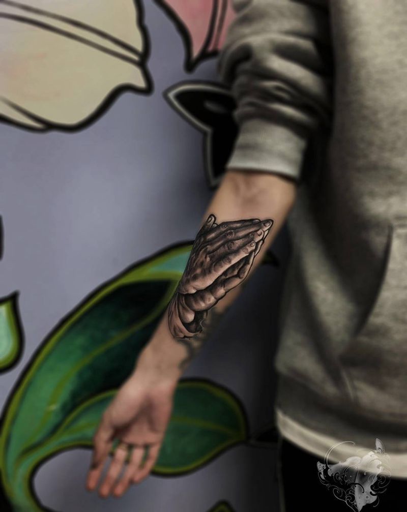 祈祷手纹身图片