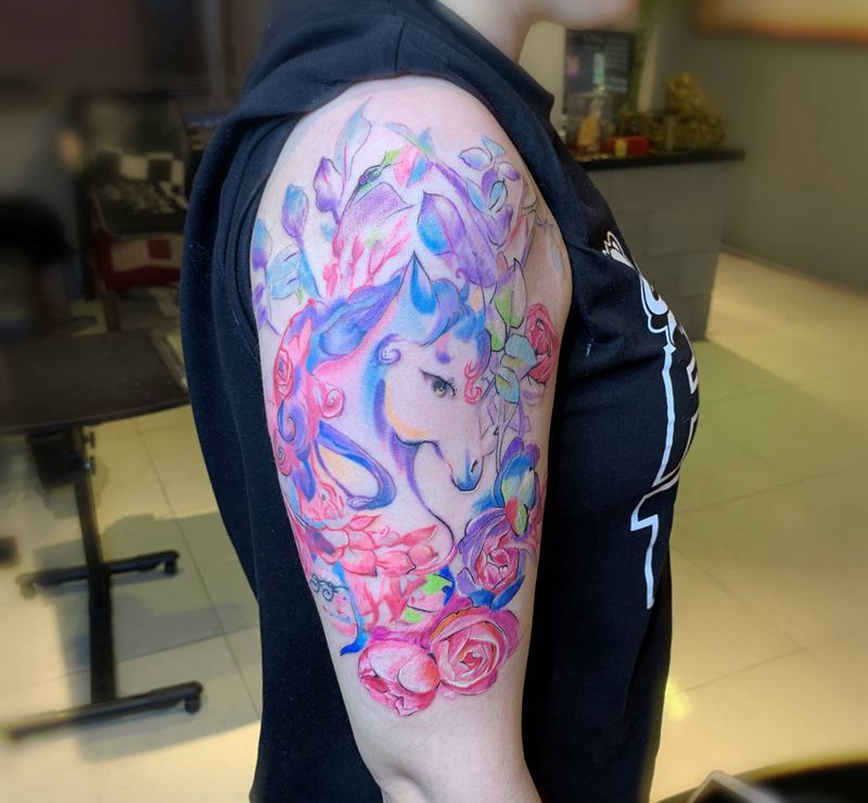 马纹身图片_手臂水彩纹身图案