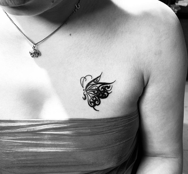 蝴蝶纹身图片_胸部图腾纹身图案