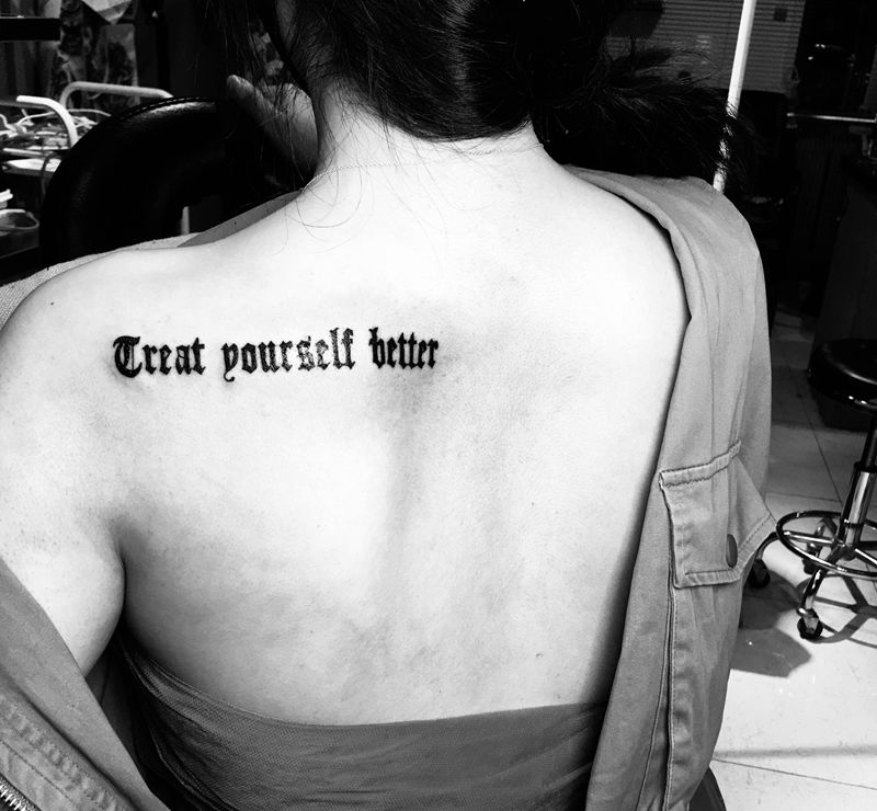 字纹身图片_肩部图腾纹身图案