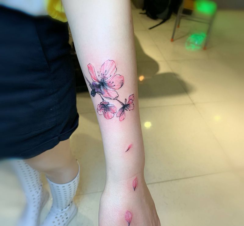 花纹身图片_手臂水彩纹身图案