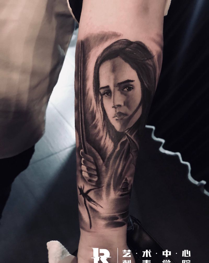 哈利波特  赫敏纹身图片_手臂欧美写实纹身图案
