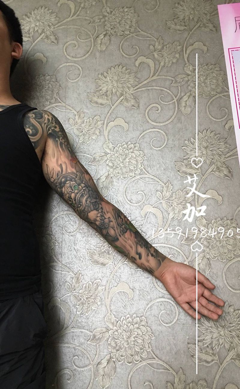 黑灰花臂纹身图片