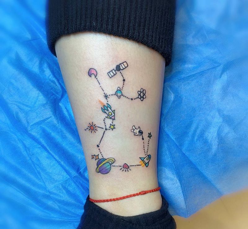 探索宇宙纹身图片