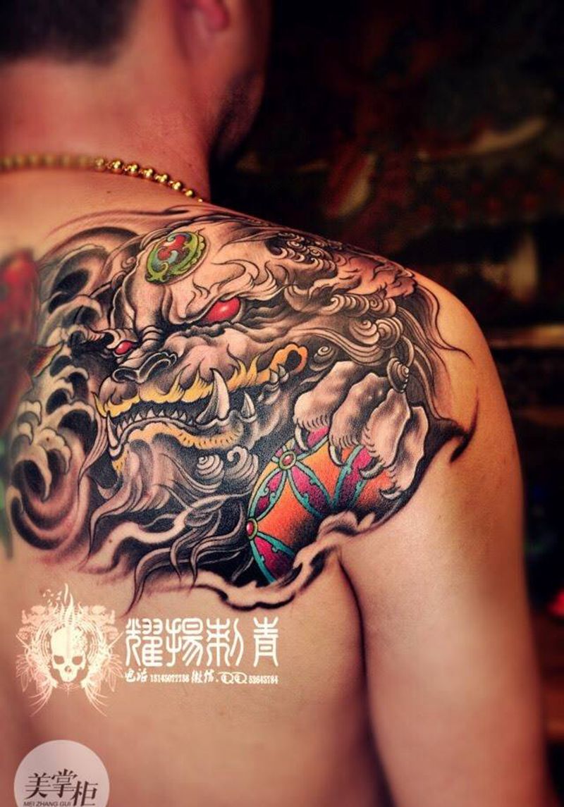 半甲~狮佛纹身图片
