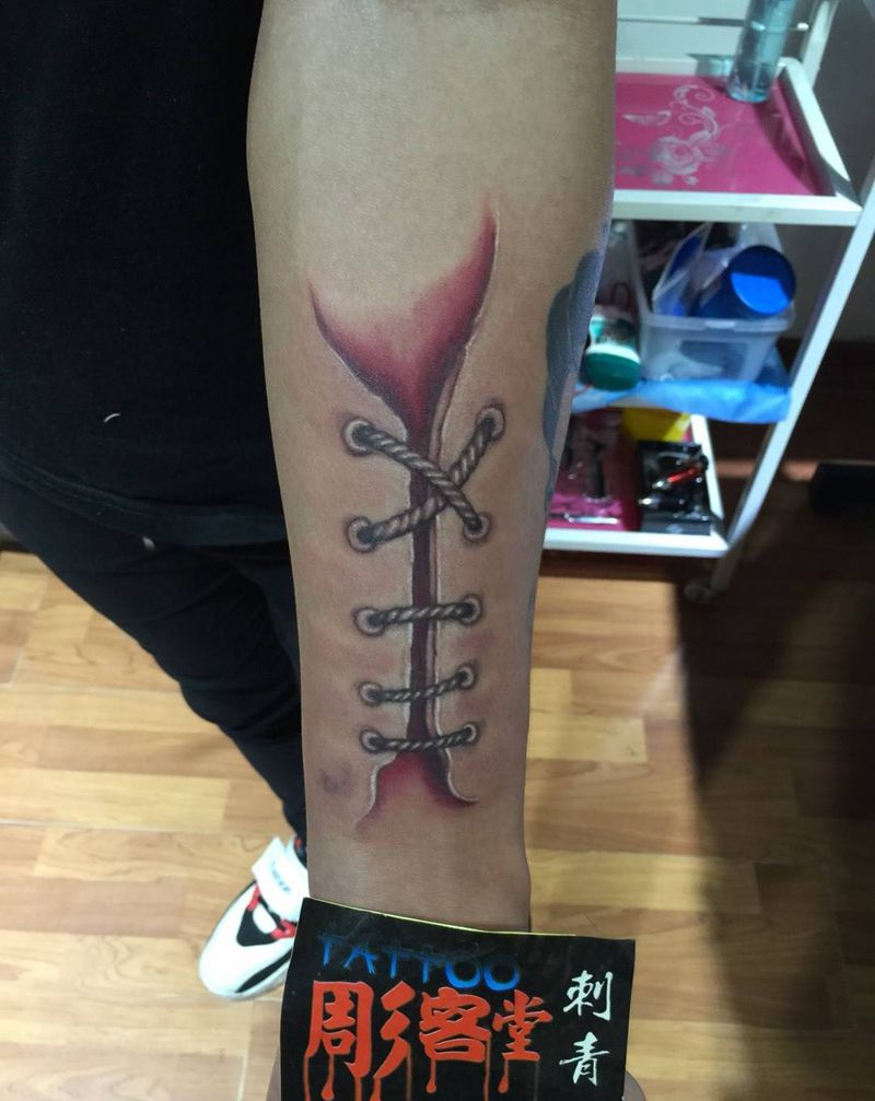 系个鞋带纹身图片_成品手部欧美清新原创纹身图案