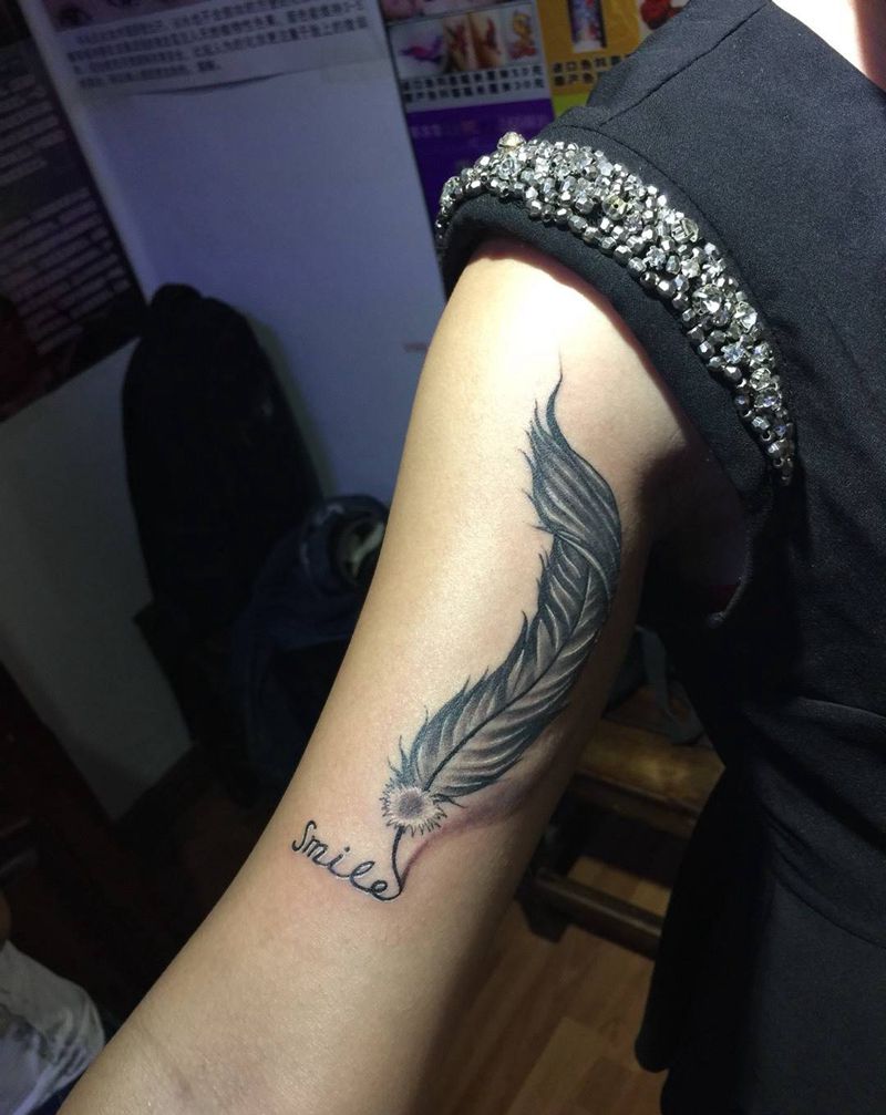 一个小羽毛纹身图片