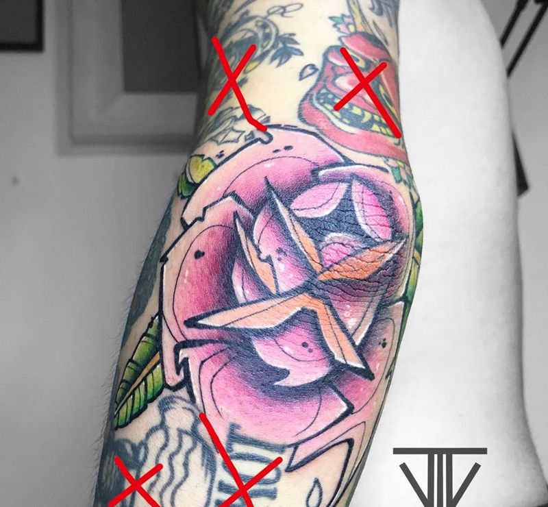 插空爆肘纹身图片_手臂New SchoolOld School纹身图案