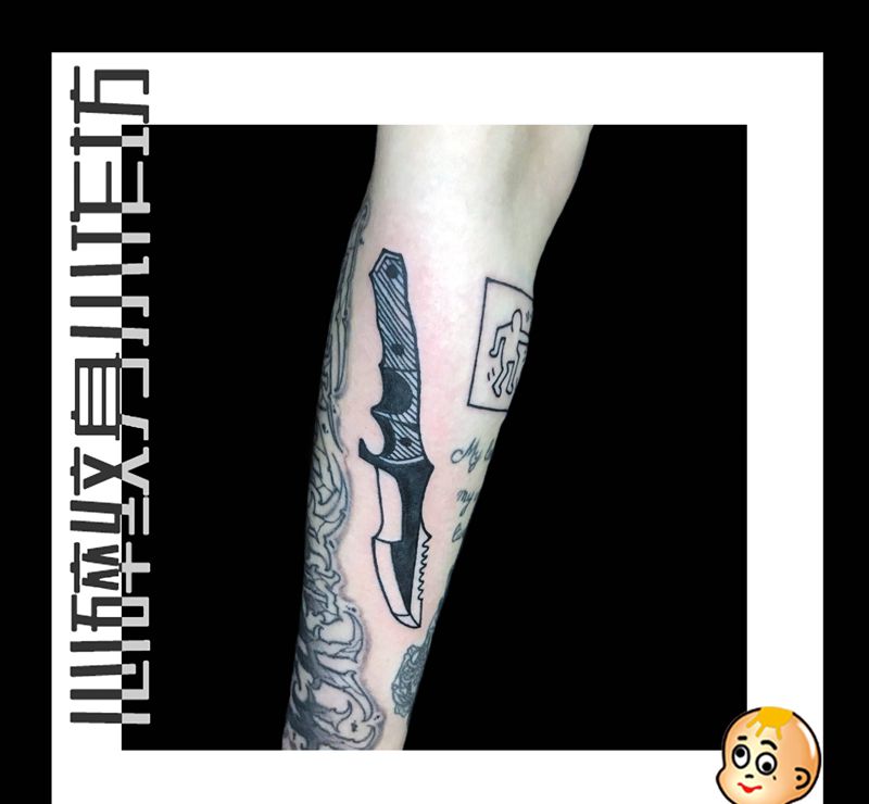 oldschool匕首纹身图片_手臂Old School图腾纹身图案