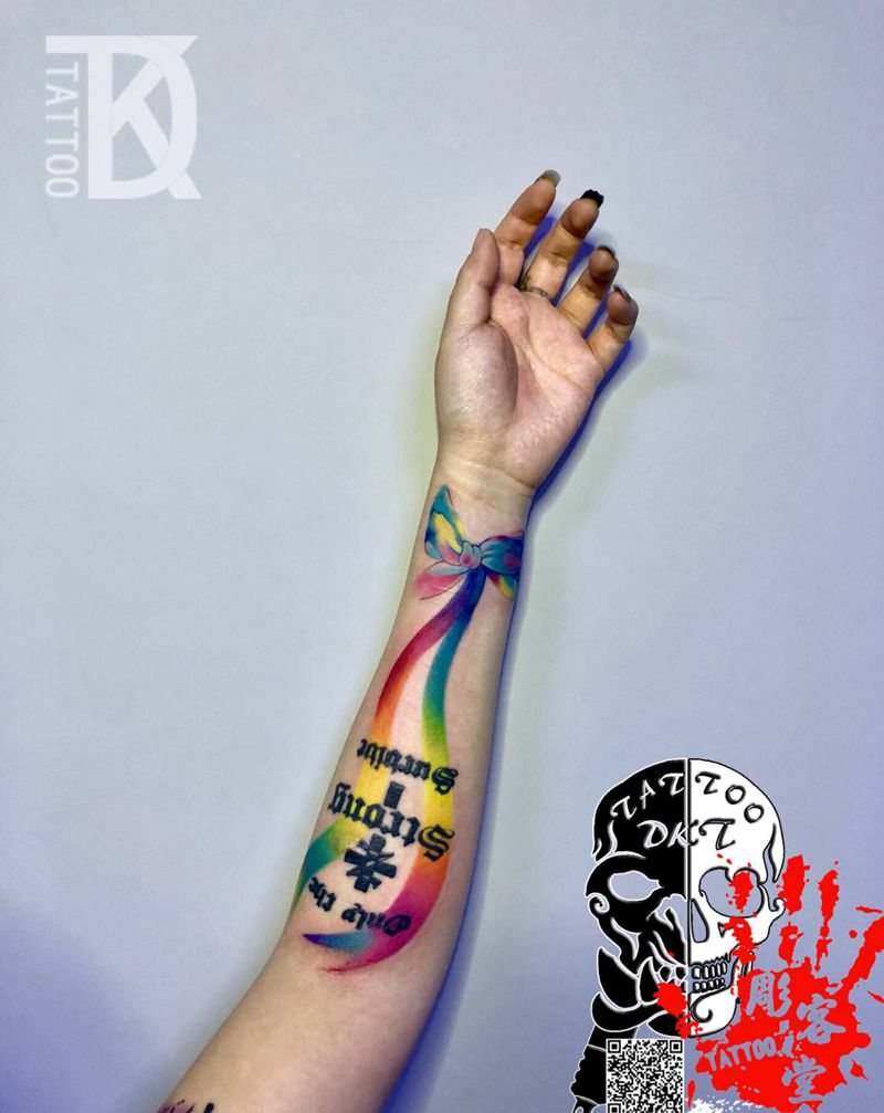 水彩蝴蝶结纹身图片_手臂水彩纹身图案