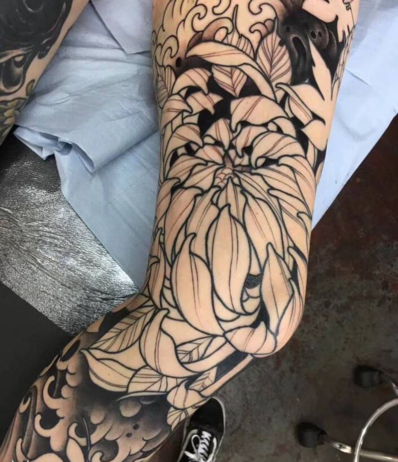 菊花花臂纹身图片_手臂老传统纹身图案