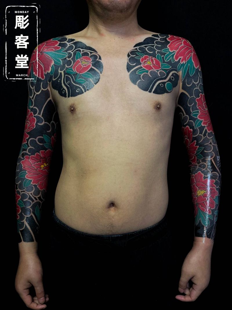 牡丹双花臂徒弟作品纹身图片_手臂老传统纹身图案
