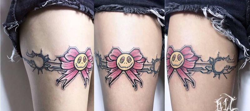 大腿蝴蝶结纹身图片_腿部New SchoolOld School纹身图案