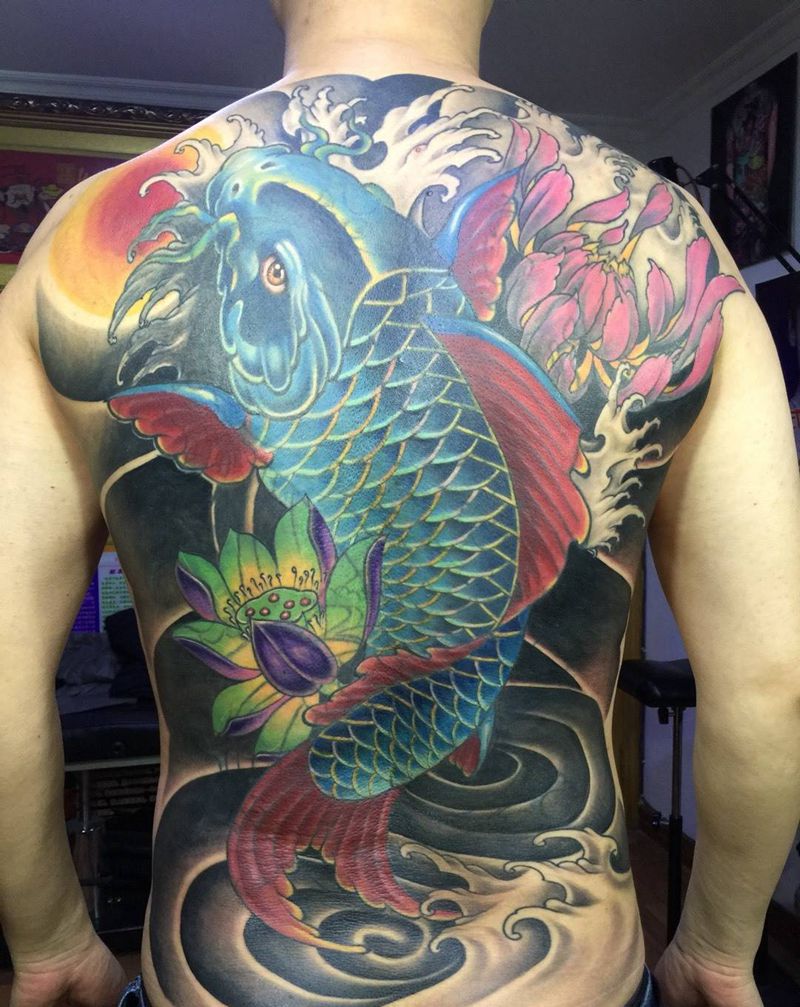 满背遮盖 大鲤鱼纹身图片