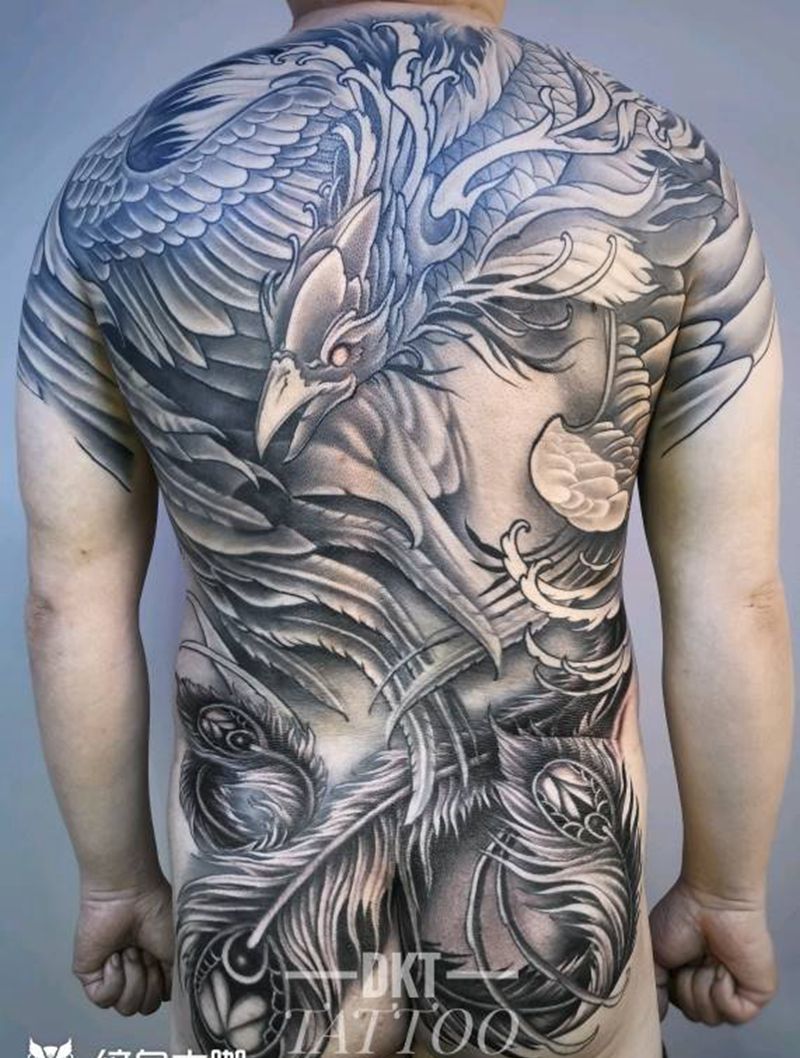 满背朱雀纹身图片_背部新传统纹身图案