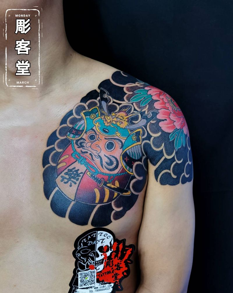 半甲达摩蛋纹身图片_背部老传统纹身图案