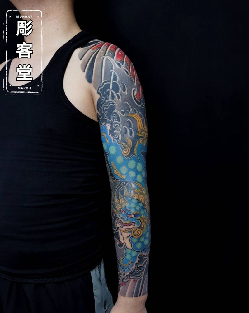 老传统唐狮花臂纹身图片_手臂老传统纹身图案