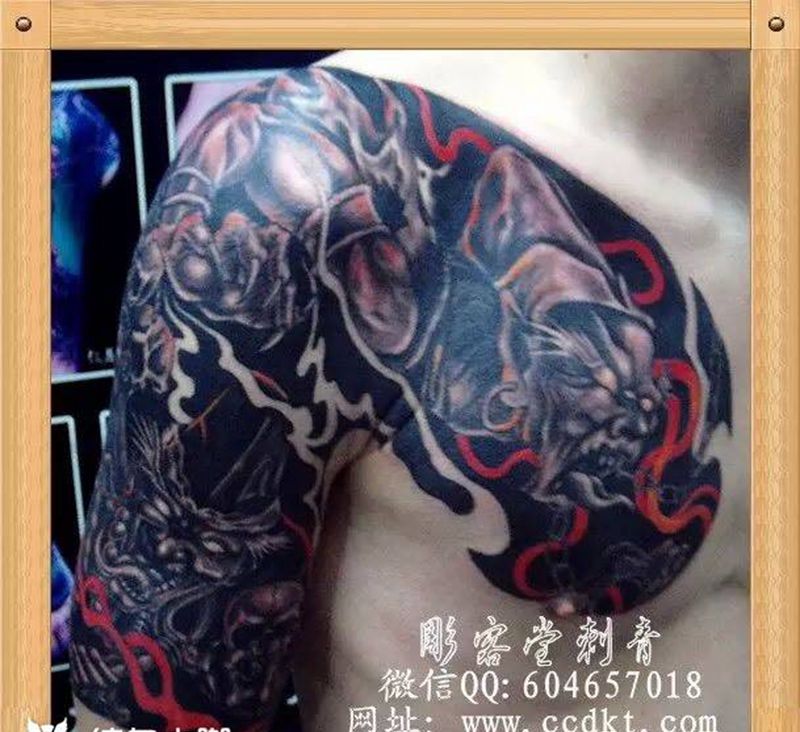黑白无常半胛纹身图片_成品手臂胸部传统鬼神纹身图案