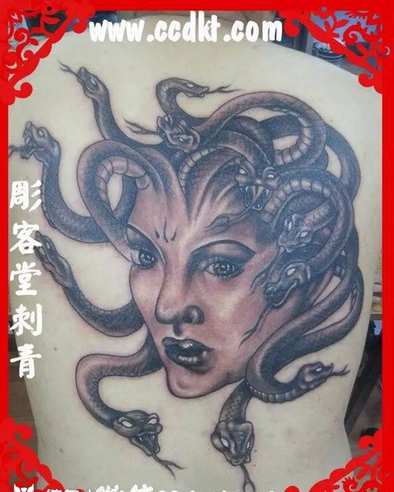 美杜莎纹身图片_背部肖像人物纹身图案