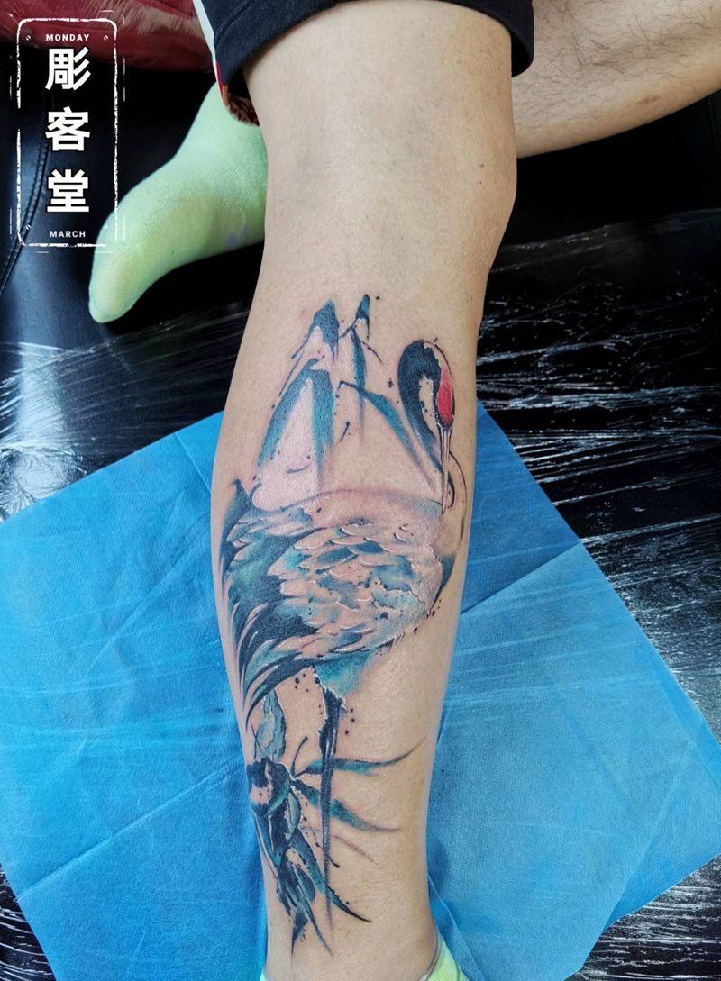 水墨仙鹤纹身图片_腿部水墨纹身图案