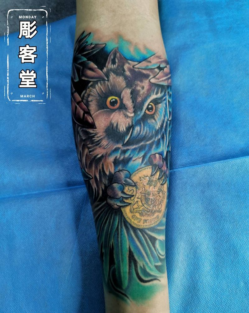 小臂猫头鹰纹身图片_手臂欧美写实水彩纹身图案