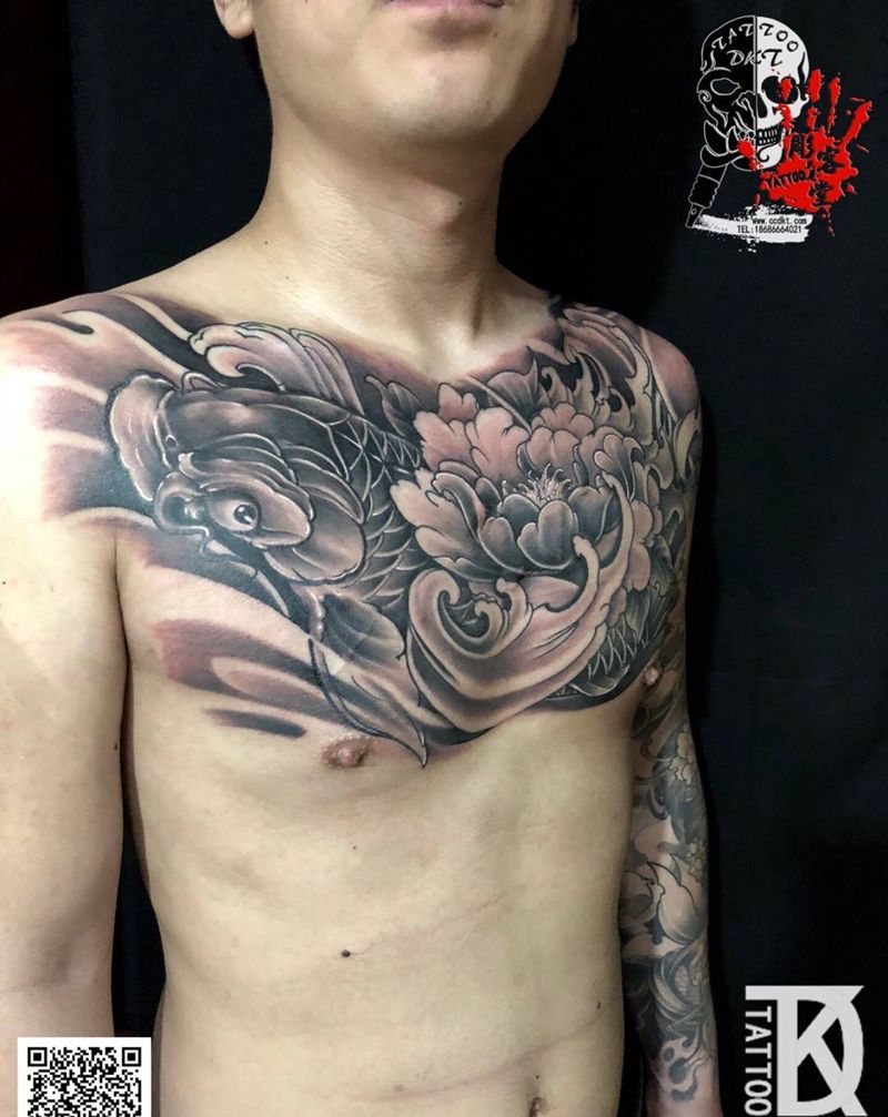 鲤鱼花胸纹身纹身图片_成品胸部传统动物纹身图案