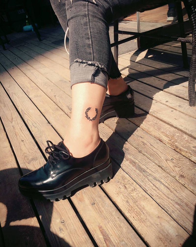 小清新一枚纹身图片_腿部清新植物纹身图案