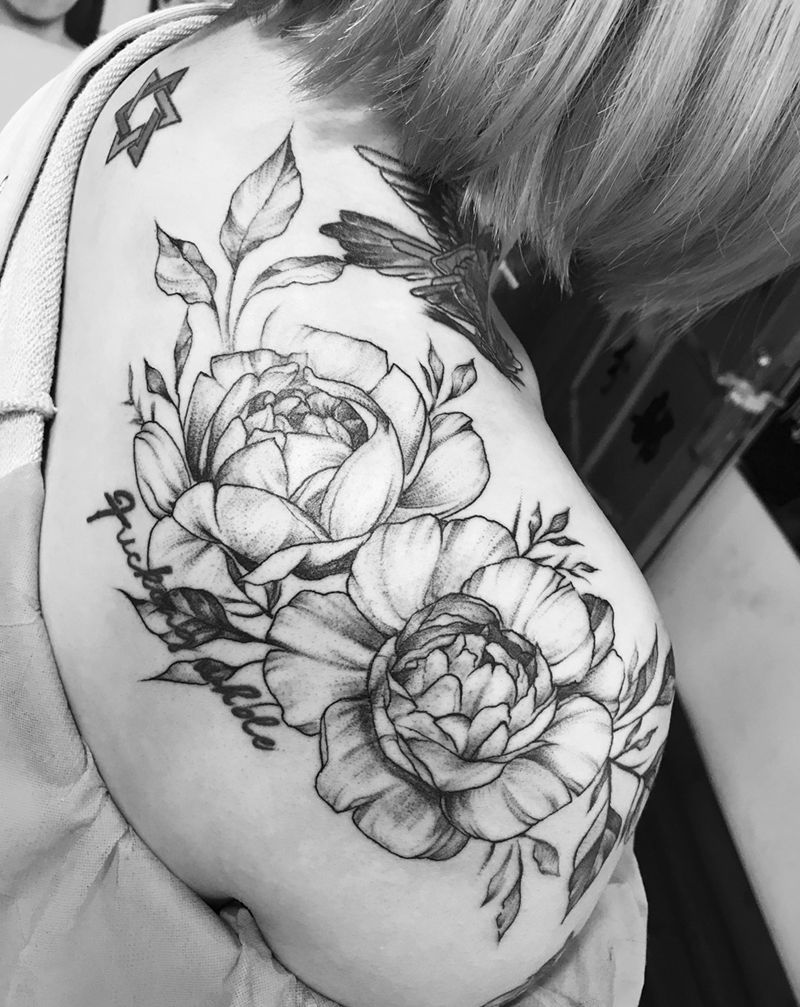 点刺飞针纹身图片_成品肩部清新植物纹身图案