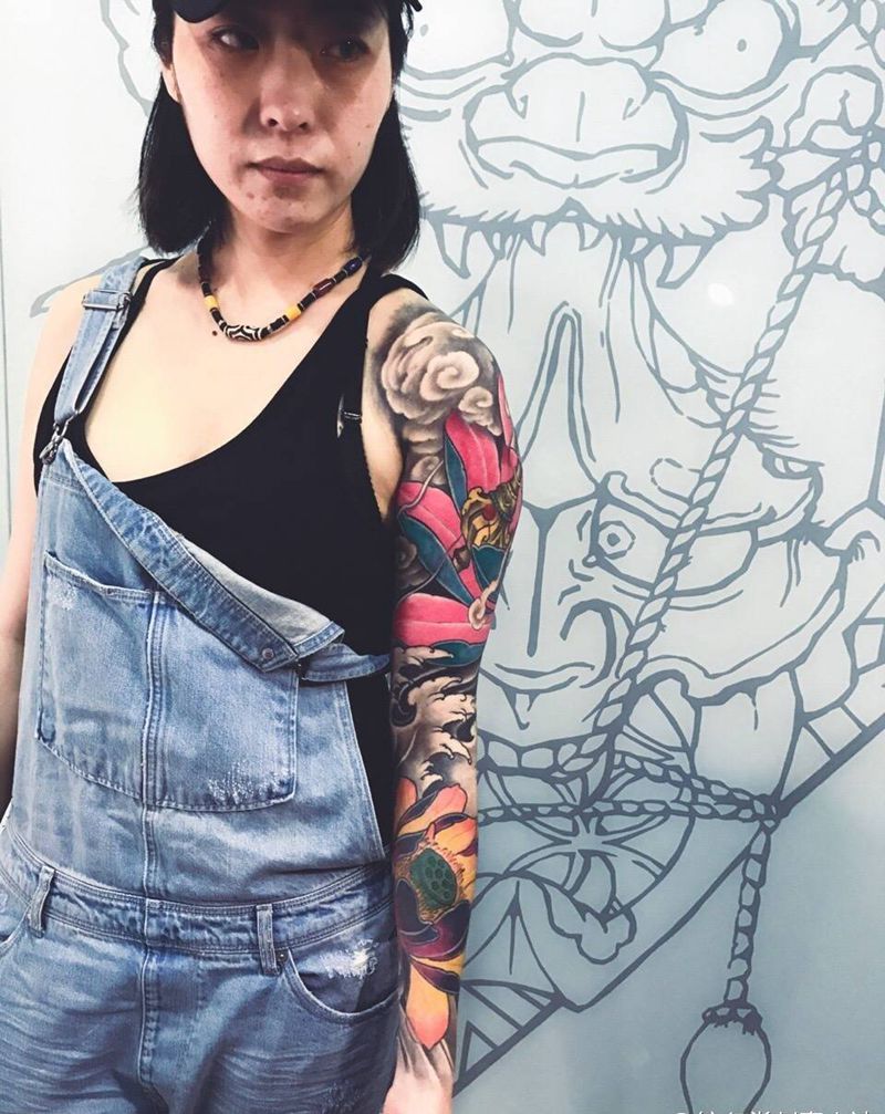 美女莲花花臂纹身图片_成品手臂传统纹身图案